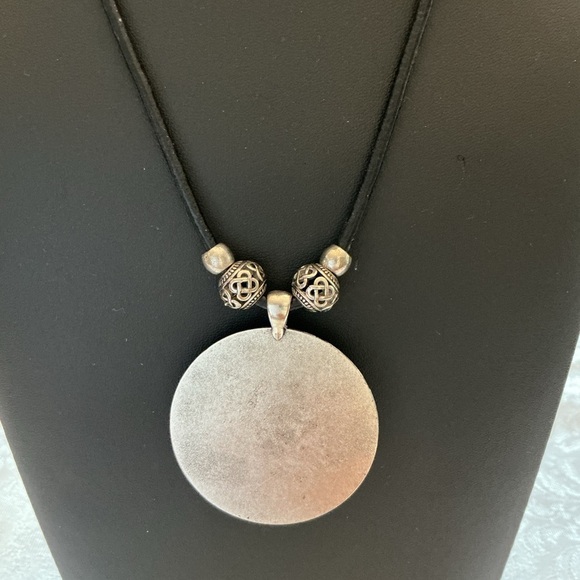 Paisley Vintage Pendant Necklace - Picture 3 of 4